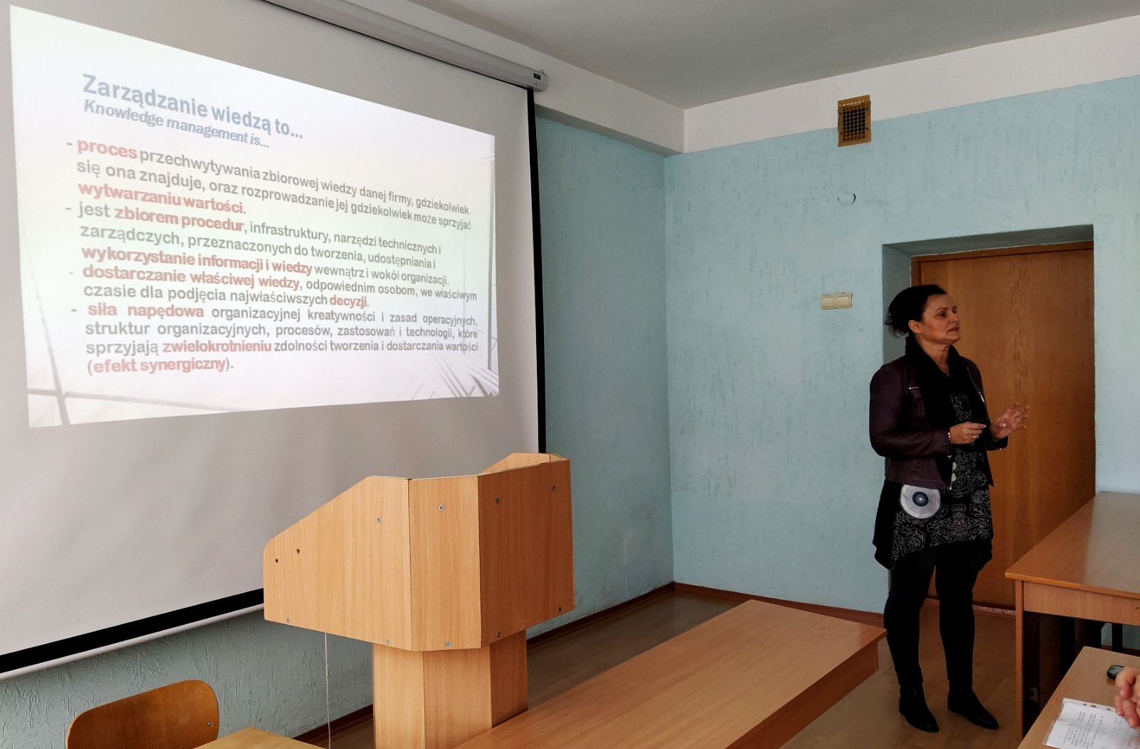 Лектор - проф. Економічного університету в Катовіцах Ізабелла Штандрет